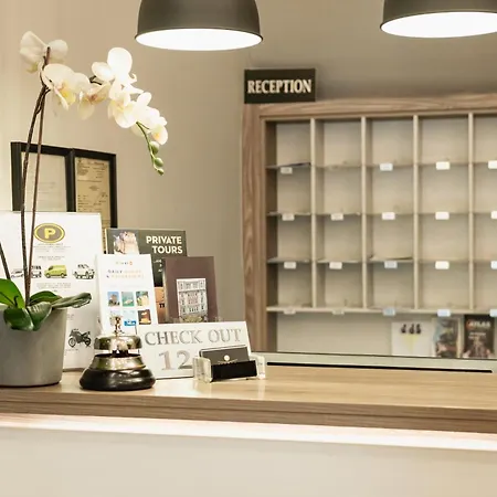 伊利西亚酒店 2*