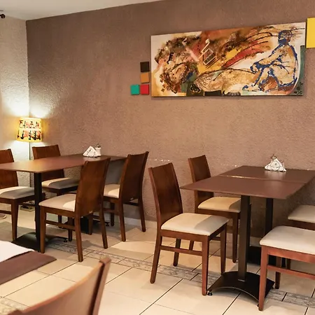 Ilisia Hotel 2*