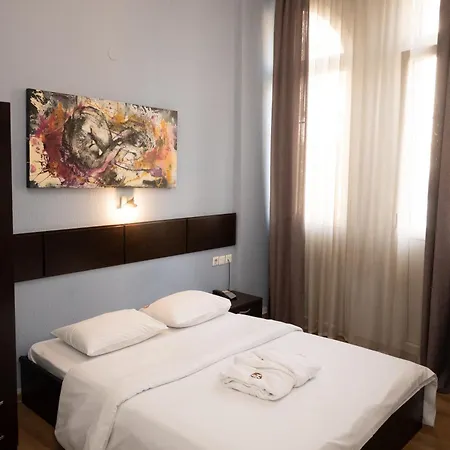 Ilisia Hotel 2*